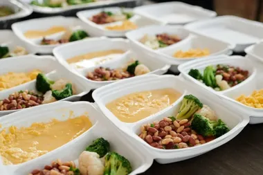 Czy catering dietetyczny może ułatwić powrót do zdrowych nawyków po okresie chaosu żywieniowego?