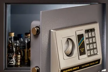 Sejf biurowy na dokumenty – jak zaplanować bezpieczne przechowywanie?