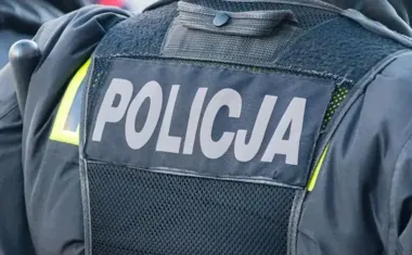 Turysta wypłynął na Jezioro Jamno, a plecak został na pomoście